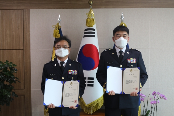 최고보령해경 표창수여자(왼쪽부터 정하룡 경위, 김영대 경위)
