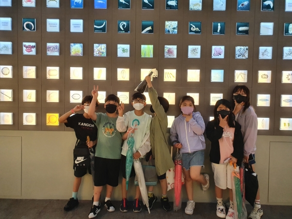 명천초 학생들 박람회장 방문사진